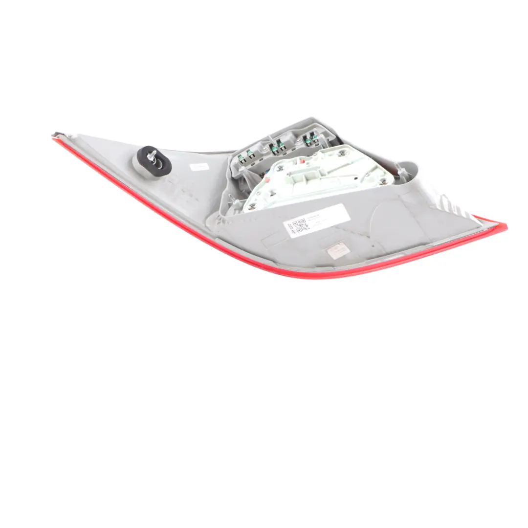 Feu arrière droit Panneau latéral du feu arrière pour Mercedes CLS C219 à propos du numéro de pièce A2198200264 Mercedes CLS C219 Feu arrière droit Panneau latéral du feu arrière - SKU A2198200264 - Numéro de pièce A2198200264