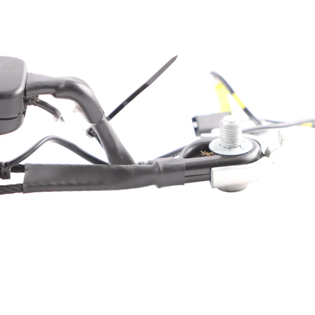 Belt Buckle Rear Middle Centre Right O/S Black to Mercedes W221 Seat with Part number A2218602469 Mercedes W221 Seat Belt Buckle Rear Middle Centre Right O/S Black - SKU A2218602469 - Part number A2218602469