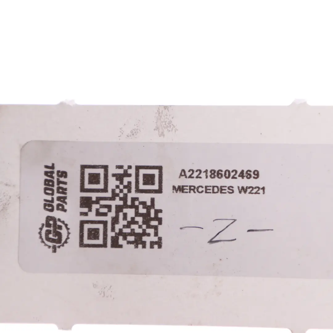 Belt Buckle Rear Middle Centre Right O/S Black to Mercedes W221 Seat with Part number A2218602469 Mercedes W221 Seat Belt Buckle Rear Middle Centre Right O/S Black - SKU A2218602469 - Part number A2218602469