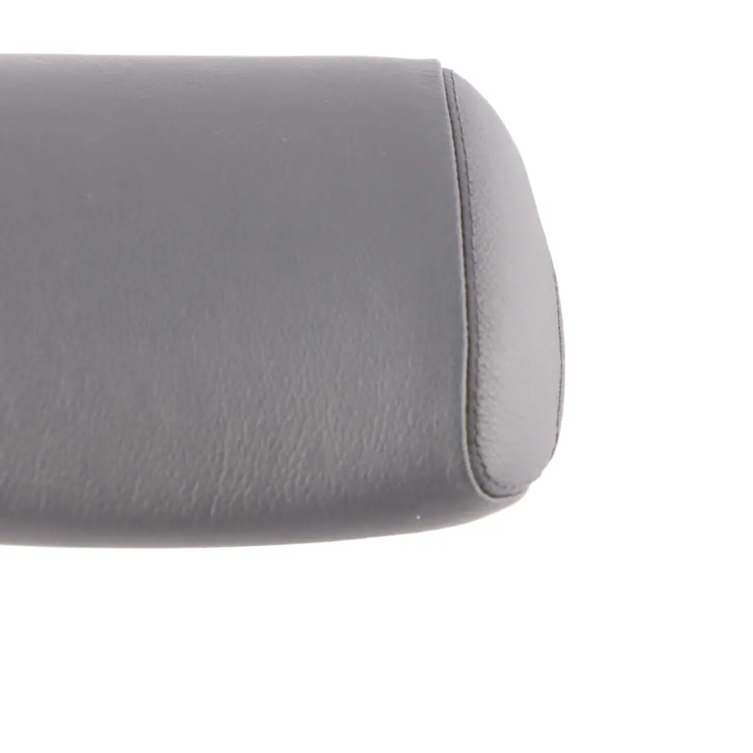 Sedile Posteriore Poggiatesta Centrale In Pelle Grigio per Mercedes W221 con numero di parte A2219708350 Mercedes W221 Sedile Posteriore Poggiatesta Centrale In Pelle Grigio - SKU A2219708350-1 - Numero di parte A2219708350