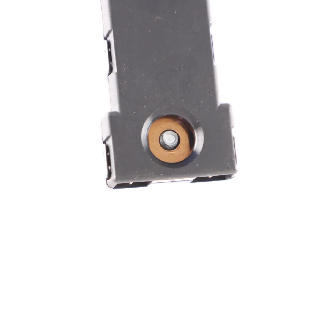 Noise Suppresion Filter Mercedes CLA C117 C217 W222 Antenna Module to with Part number A2229820004 Noise Suppresion Filter Mercedes CLA C117 C217 W222 Antenna Module - SKU A2229820004 - Part number A2229820004