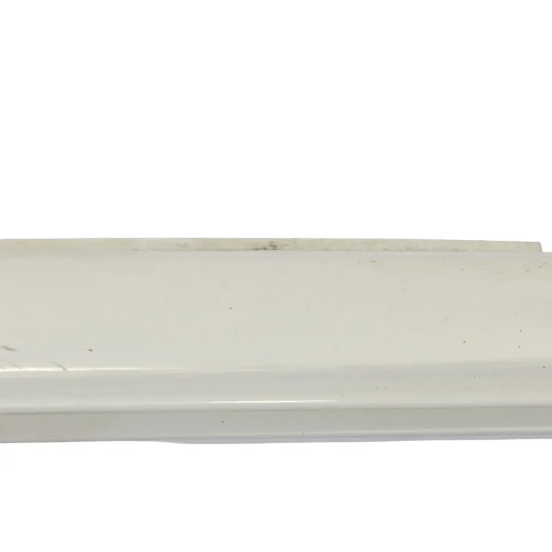 Listwa Progowa Próg Lewy Biały Calcite White Biały - 850 do Mercedes W176 o numerze A2466980554 Mercedes W176 Listwa Progowa Próg Lewy Biały Calcite White Biały - 850 - SKU A2466980554-CW - Numer Części A2466980554