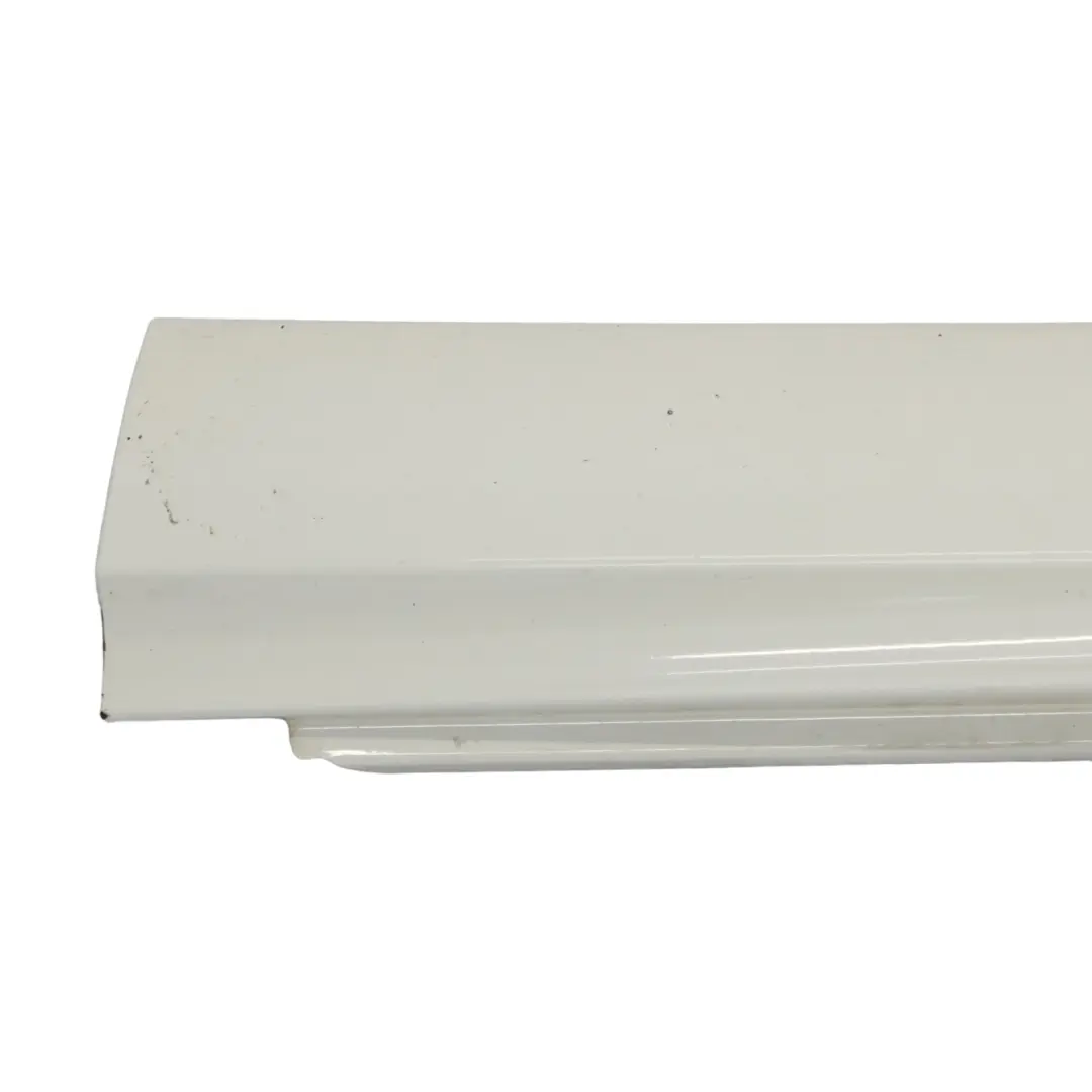 Listwa Progowa Próg Lewy Biały Calcite White Biały - 850 do Mercedes W176 o numerze A2466980554 Mercedes W176 Listwa Progowa Próg Lewy Biały Calcite White Biały - 850 - SKU A2466980554-CW - Numer Części A2466980554