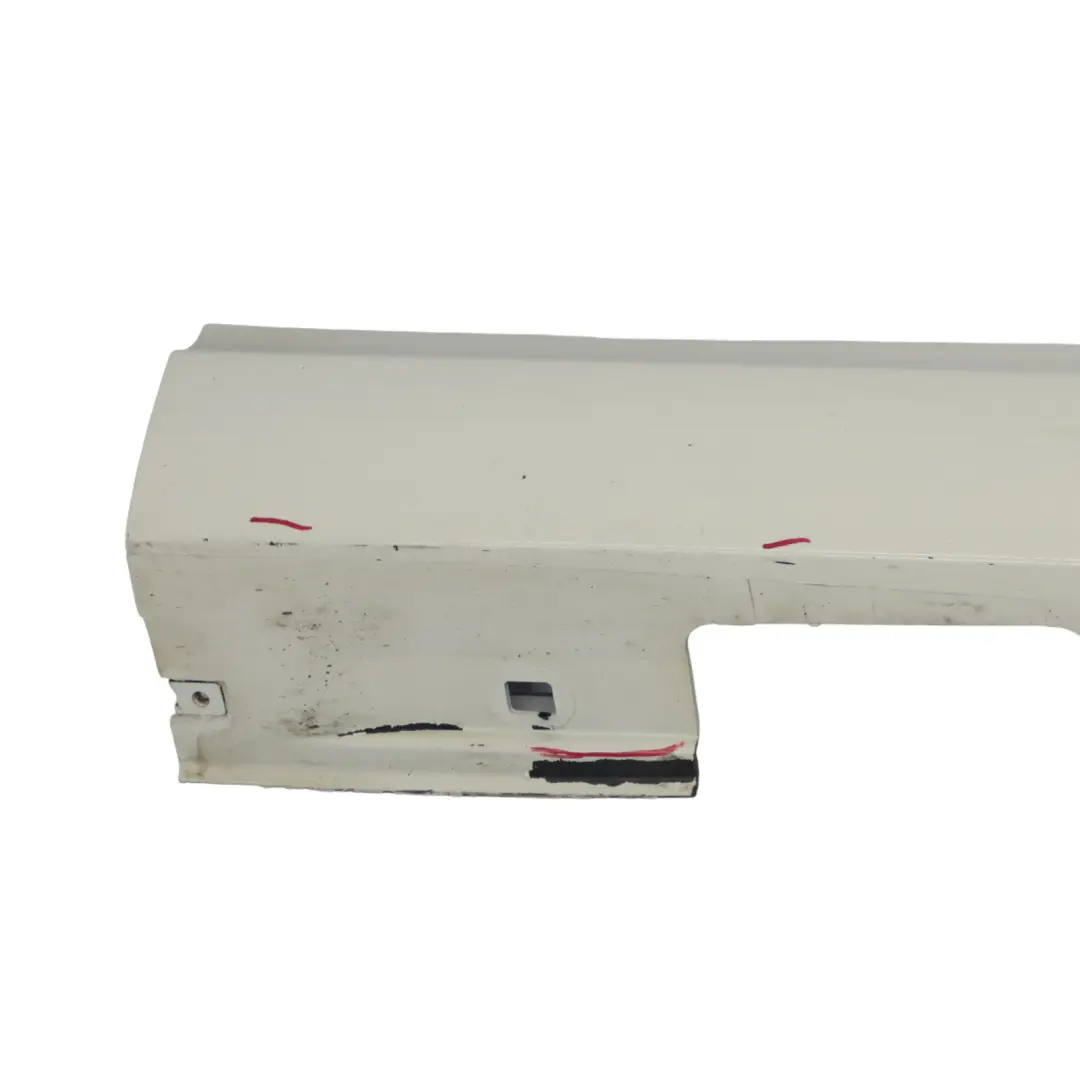 Seitenschweller rechts Türschwellerabdeckung Calcite White - 650 für Mercedes W176 mit Teilenummer A2466980654 Mercedes W176 Seitenschweller rechts Türschwellerabdeckung Calcite White - 650 - SKU A2466980654-CW1 - Teilenummer A2466980654