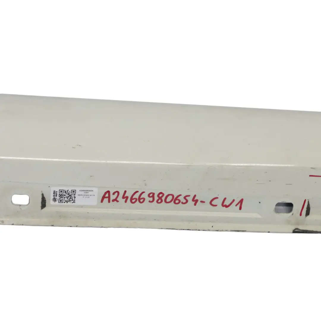 jupe latérale droite couvre seuil de porte Calcite White - 650 pour Mercedes W176 à propos du numéro de pièce A2466980654 Mercedes W176 jupe latérale droite couvre seuil de porte Calcite White - 650 - SKU A2466980654-CW1 - Numéro de pièce A2466980654