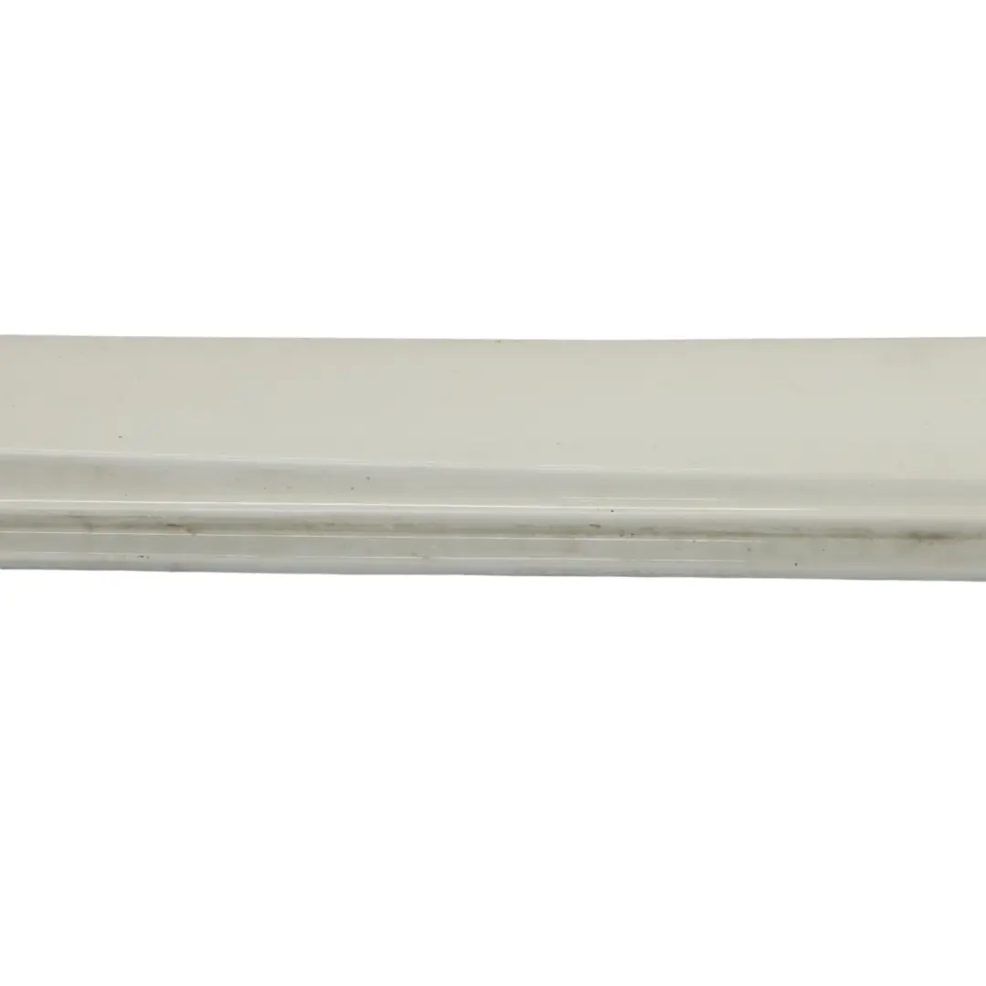 Seitenschweller rechts Türschwellerabdeckung Calcite White - 650 für Mercedes W176 mit Teilenummer A2466980654 Mercedes W176 Seitenschweller rechts Türschwellerabdeckung Calcite White - 650 - SKU A2466980654-CW1 - Teilenummer A2466980654