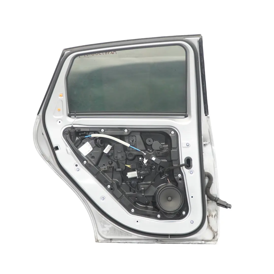 Porta posteriore sinistra Polar Silver Metallic - 761 per Mercedes W246 con numero di parte A2467300105 Mercedes W246 Porta posteriore sinistra Polar Silver Metallic - 761 - SKU A2467300105-PLS - Numero di parte A2467300105