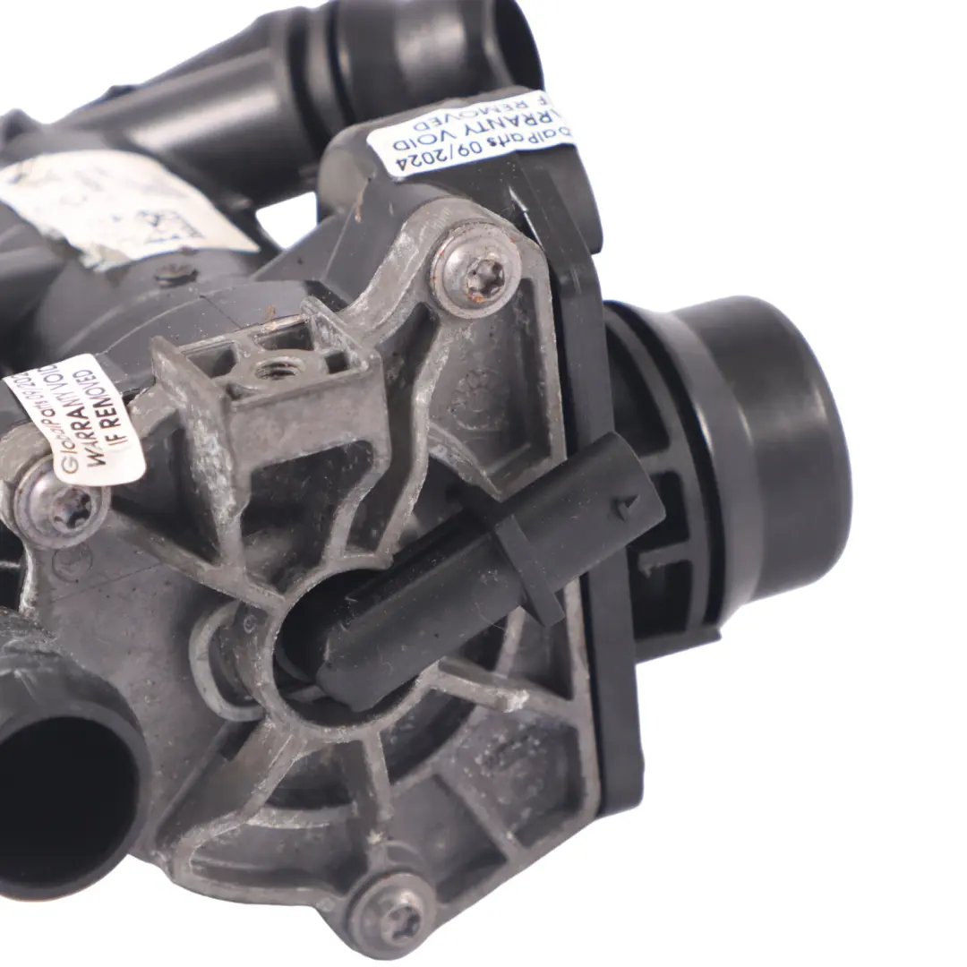 Thermostatgehäuse M264 Benzin Kühlaggregat Pumpe für Mercedes W205 mit Teilenummer A2642001501 Mercedes W205 Thermostatgehäuse M264 Benzin Kühlaggregat Pumpe - SKU A2642001501 - Teilenummer A2642001501