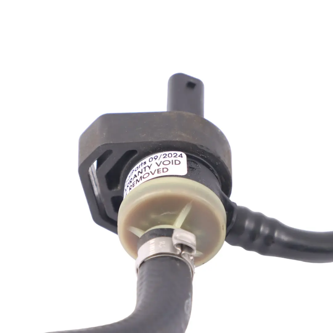 Breather Valve Vent Hose Pipe to Mercedes W205 with Part number A2740905600 Mercedes W205 Breather Valve Vent Hose Pipe - SKU A2740905600 - Part number A2740905600