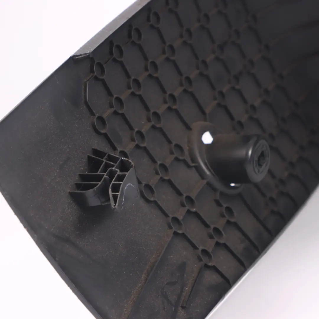 Consola Central Tapa Panel Encendedor para Mercedes W447 con número de pieza A4476800131 Mercedes W447 Consola Central Tapa Panel Encendedor - SKU A4476800131 - Número de pieza A4476800131