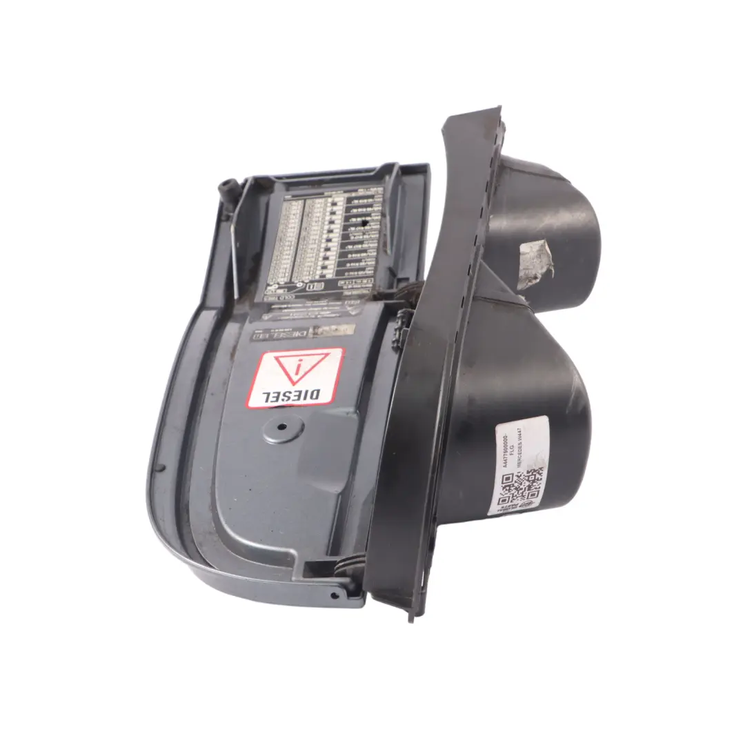 Kraftstoff Klappe Tank Deckel Flint Grau 368 für Mercedes W447 Diesel mit Teilenummer A4477500000 Mercedes W447 Diesel Kraftstoff Klappe Tank Deckel Flint Grau 368 - SKU A4477500000-FLG - Teilenummer A4477500000