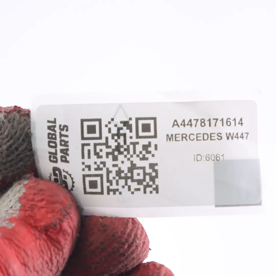 Emblema Posteriore Baule Logo Bagagliaio per Mercedes W447 Vito Tourer con numero di parte A4478171614 Mercedes W447 Vito Tourer Emblema Posteriore Baule Logo Bagagliaio - SKU A4478171614 - Numero di parte A4478171614