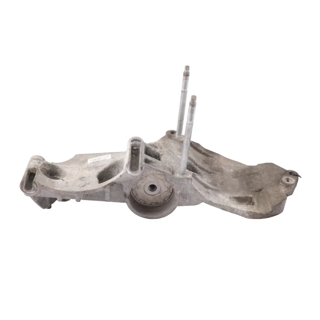 OM607 Alternador Motor Soporte para Mercedes W415 con número de pieza A6071550235 Mercedes W415 OM607 Alternador Motor Soporte - SKU A6071550235 - Número de pieza A6071550235