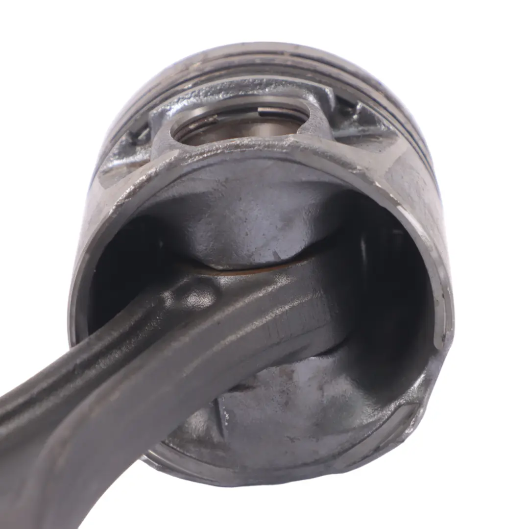 Piston de bielle de moteur Diesel OM642 pour Mercedes W204 W221 à propos du numéro de pièce A6420305220 Mercedes W204 W221 Piston de bielle de moteur Diesel OM642 - SKU A6420305220 - Numéro de pièce A6420305220