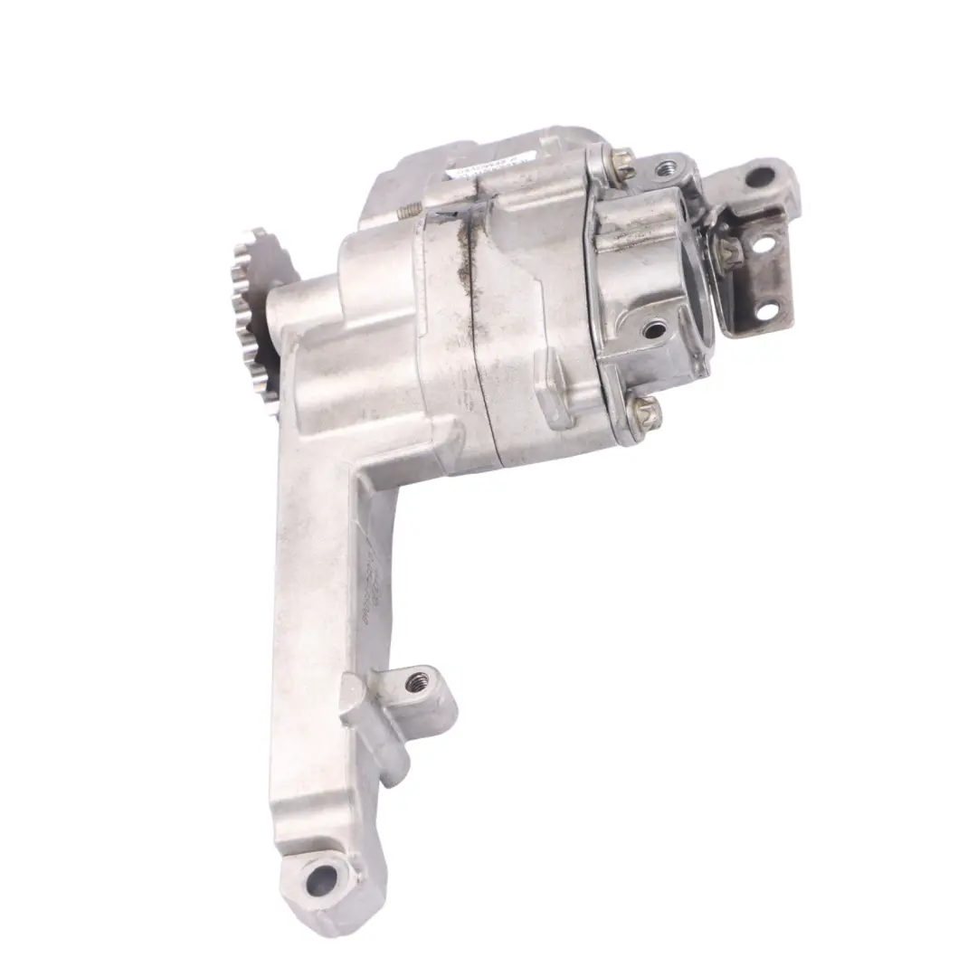 OM642 Diesel Oil Pump to Mercedes W204 with Part number A6421802001 Mercedes W204 OM642 Diesel Oil Pump - SKU A6421802001 - Part number A6421802001