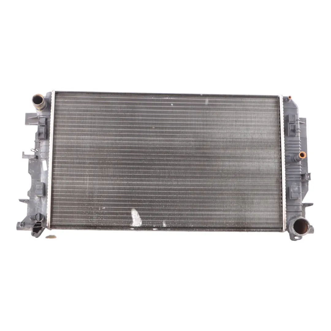 Enfriador de agua del radiador del motor Mercedes W906 para con número de pieza A9065000202 Enfriador de agua del radiador del motor Mercedes W906 - SKU A9065000202 - Número de pieza A9065000202