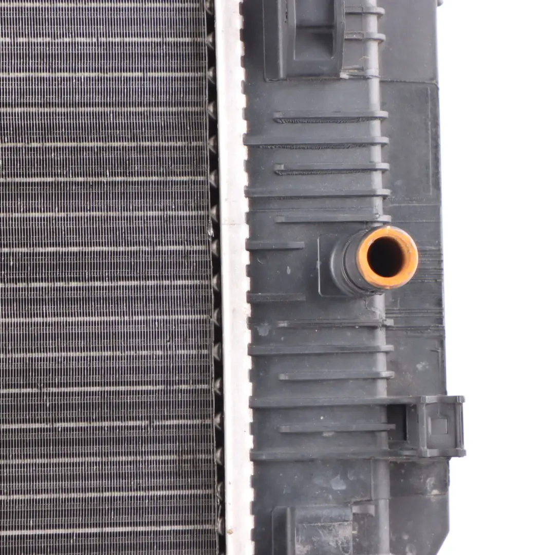 raffreddamento motore radiatore acqua refrigerante per Mercedes W906 con numero di parte A9065000202 Mercedes W906 raffreddamento motore radiatore acqua refrigerante - SKU A9065000202 - Numero di parte A9065000202