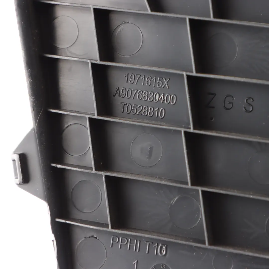 W907 Scatola Fusibili Coperchio Relè Unità Controllo Staffa Trim per Mercedes con numero di parte A9076830400 Mercedes W907 Scatola Fusibili Coperchio Relè Unità Controllo Staffa Trim - SKU A9076830400 - Numero di parte A9076830400