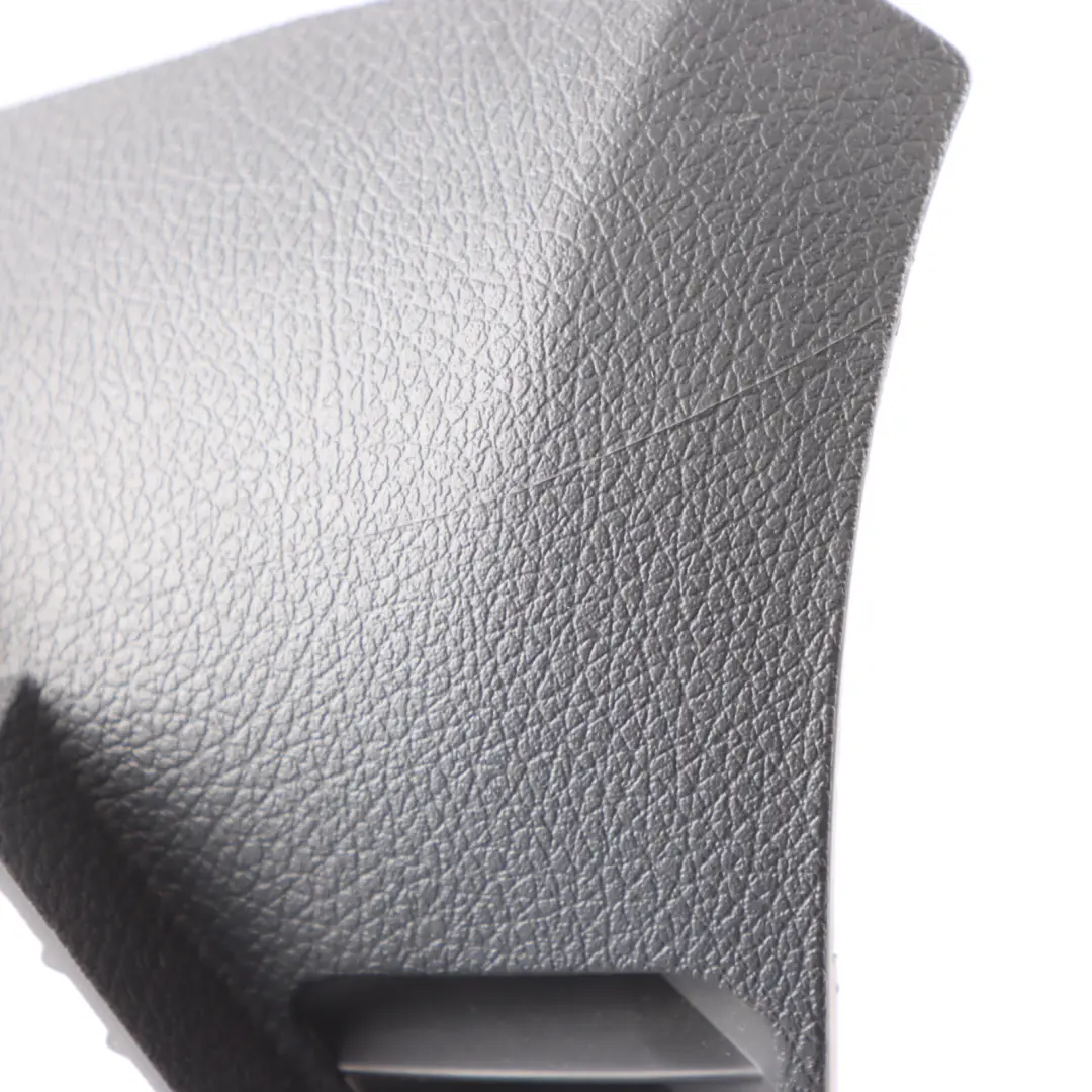 W907 W910 Bocchetta laterale cruscotto anteriore destro per Mercedes con numero di parte A9106803901 Mercedes W907 W910 Bocchetta laterale cruscotto anteriore destro - SKU A9106803901 - Numero di parte A9106803901