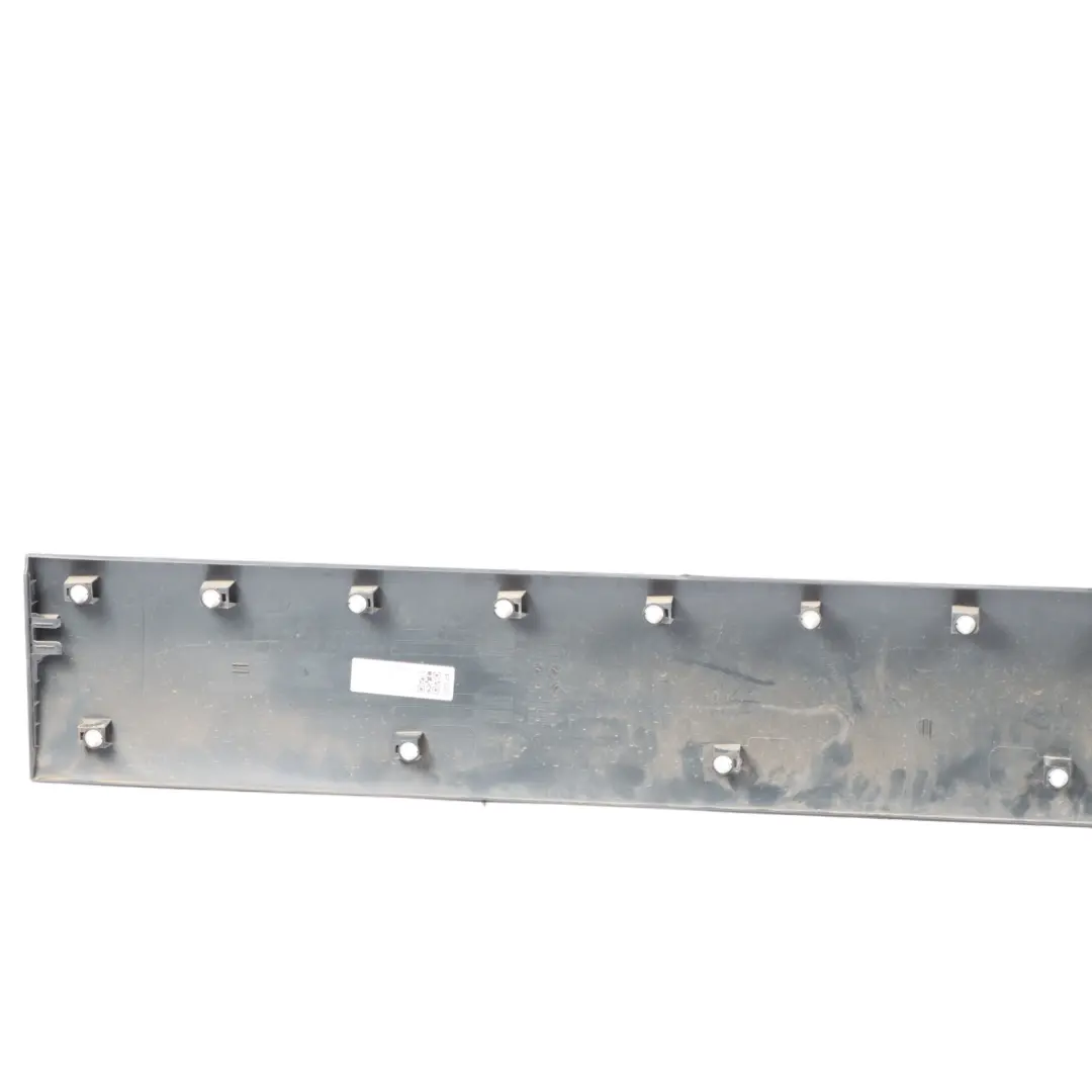 Mercedes W907 W910 Tapa Moldura Puerta Lateral Corredera Derecha - SKU A9106906800 - Número de pieza A9106906800