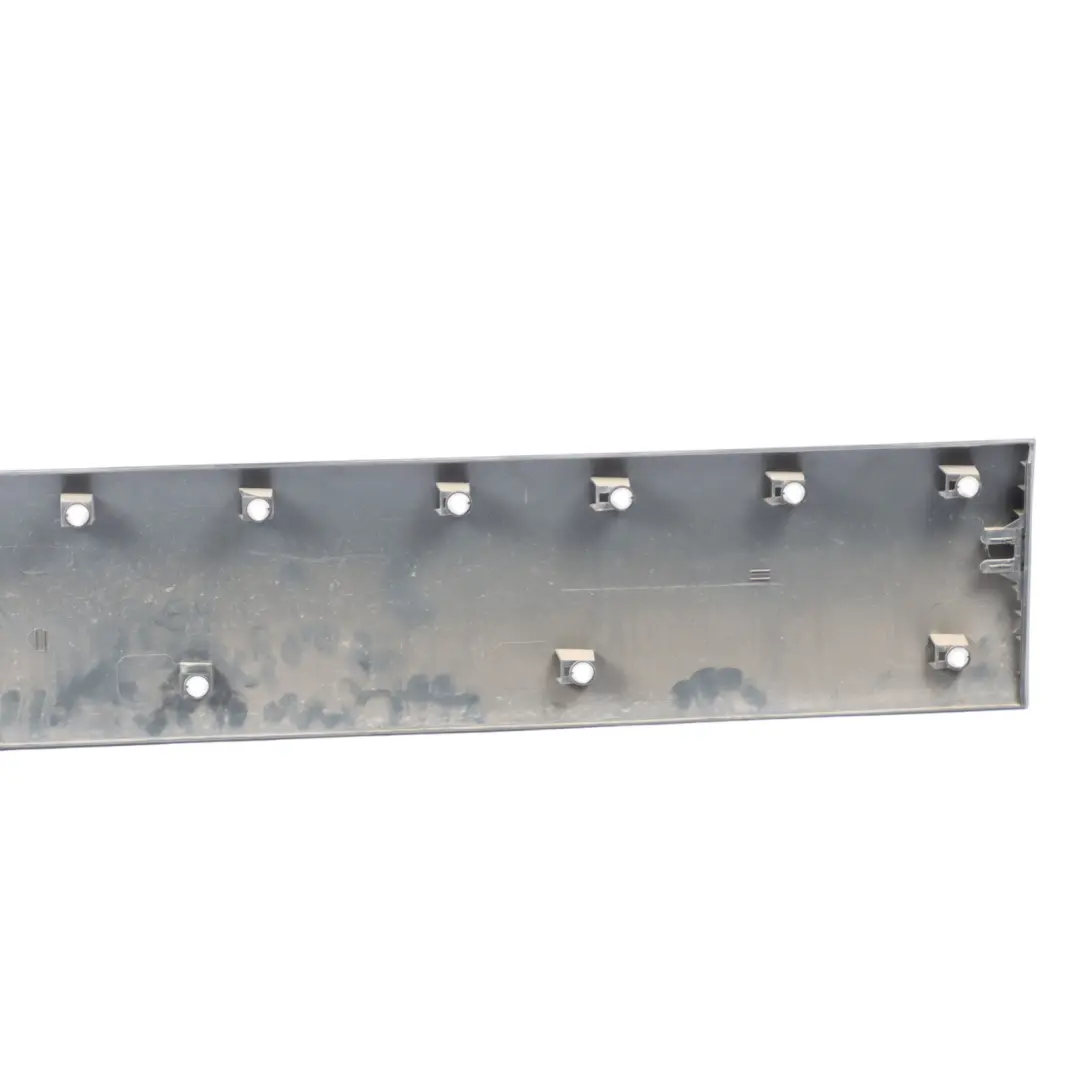 W907 W910 Modanatura Porta Laterale Scorrevole Destra per Mercedes con numero di parte A9106906800 Mercedes W907 W910 Modanatura Porta Laterale Scorrevole Destra - SKU A9106906800 - Numero di parte A9106906800