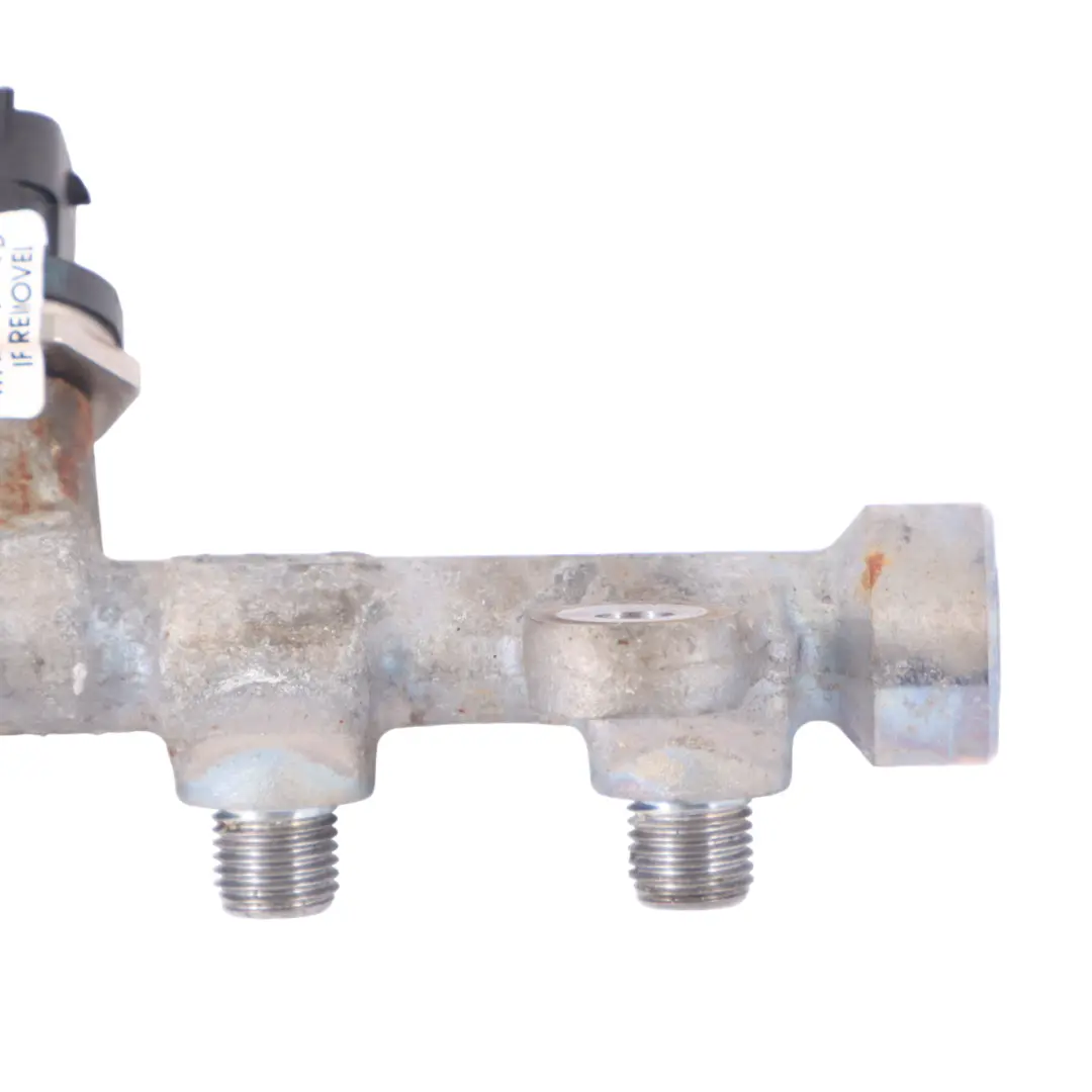 Inyector combustible Rail Line para Renault Trafic II Master III 2.3 DCI con número de pieza H8200912225 Renault Trafic II Master III 2.3 DCI Inyector combustible Rail Line - SKU H8200912225 - Número de pieza H8200912225