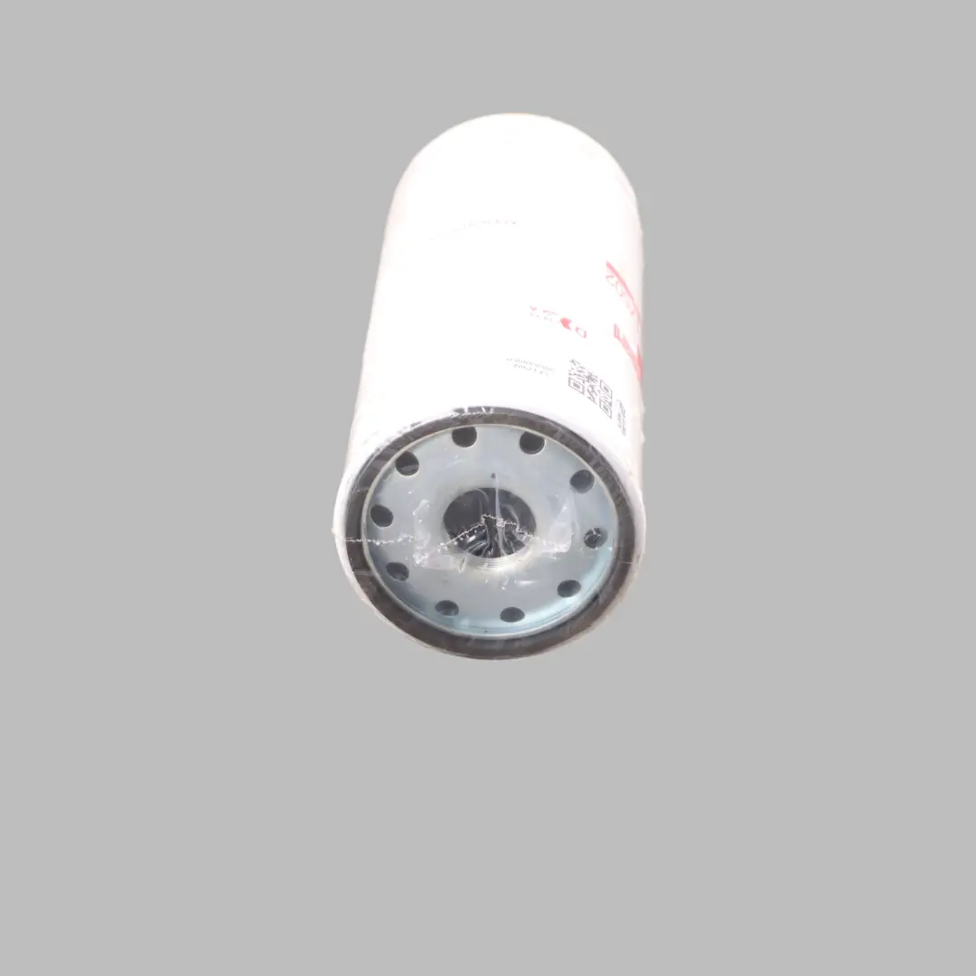 Fleetguard Oil Filter to with Part number LF17502 Fleetguard Oil Filter - SKU LF17502 - Part number LF17502