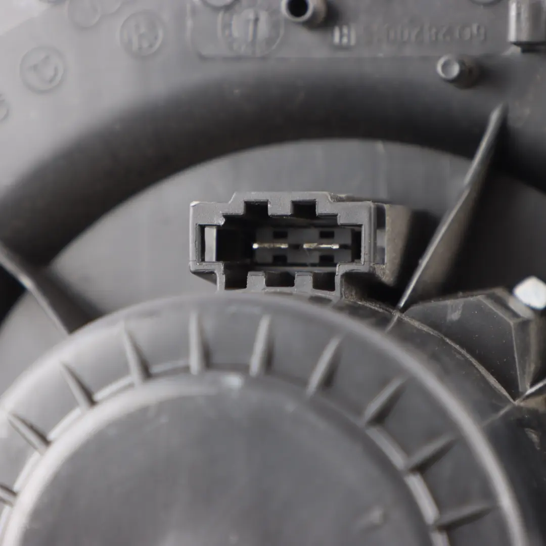 Heater Blower Seat Ibiza 6J VW Polo 6R Heater Motor Fan Unit to with Part number 6Q2820015H Heater Blower Seat Ibiza 6J VW Polo 6R Heater Motor Fan Unit - SKU RHD-6Q2820015H - Part number 6Q2820015H