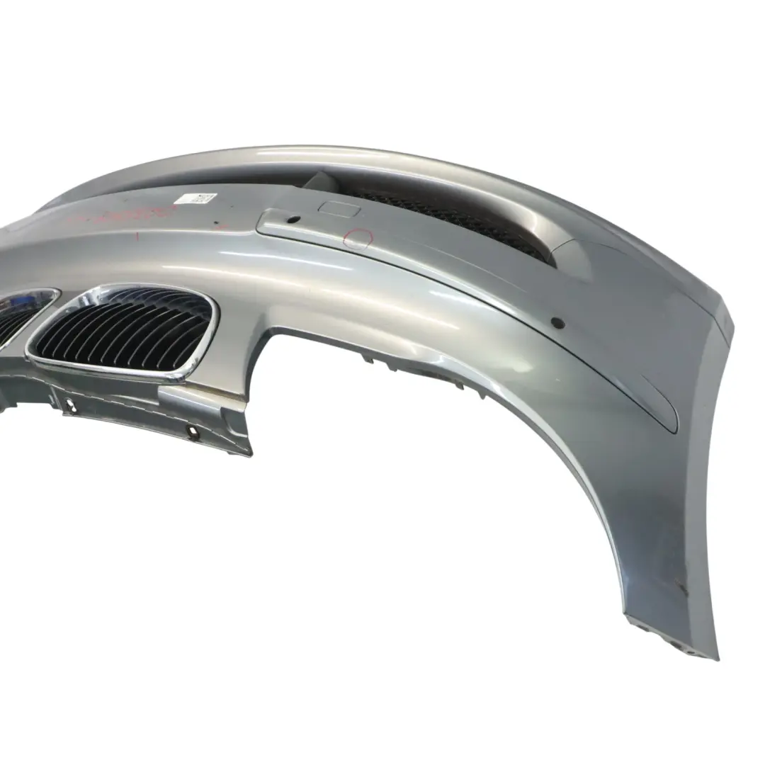 Zderzak Przedni Spacegrau Space Grey Metallic - A52 do BMW E81 E87 LCI o numerze 0035909 BMW E81 E87 LCI Zderzak Przedni Spacegrau Space Grey Metallic - A52 - SKU 0035909-SCG - Numer Części 0035909