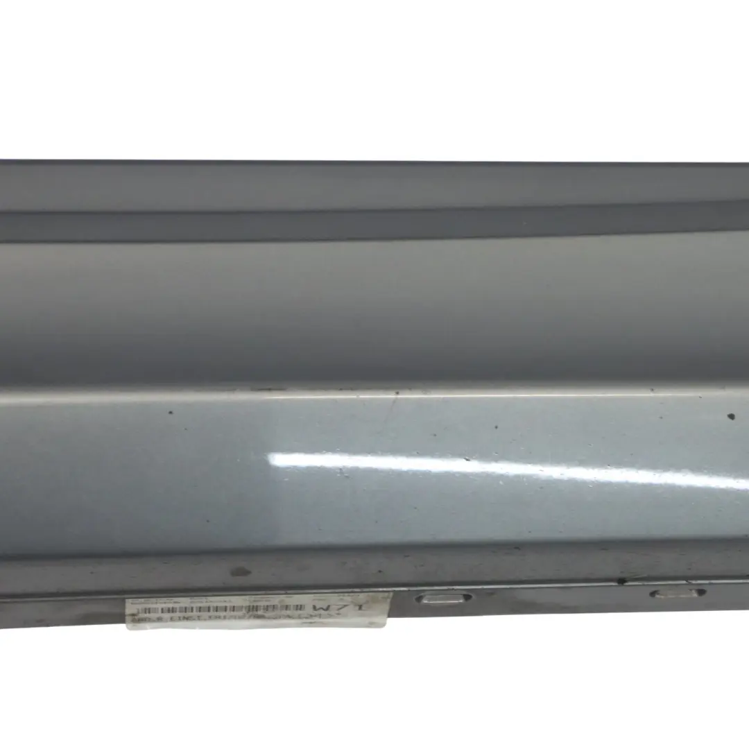 Listello Portiera Apertura Gonna Destra Spacegrau - A52 per BMW E81 E82 E88 con numero di parte 0036142 BMW E81 E82 E88 Listello Portiera Apertura Gonna Destra Spacegrau - A52 - SKU 0036142-SCG - Numero di parte 0036142