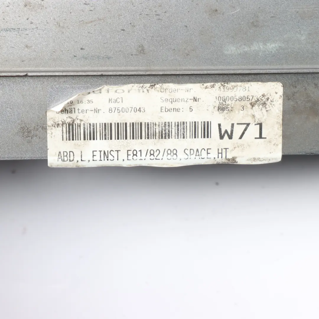 Nakładka próg lewy spacegrau do BMW 1 E81 E82 o numerze 0036143 BMW 1 E81 E82 Nakładka próg lewy spacegrau - SKU 0036143-SCG1 - Numer Części 0036143