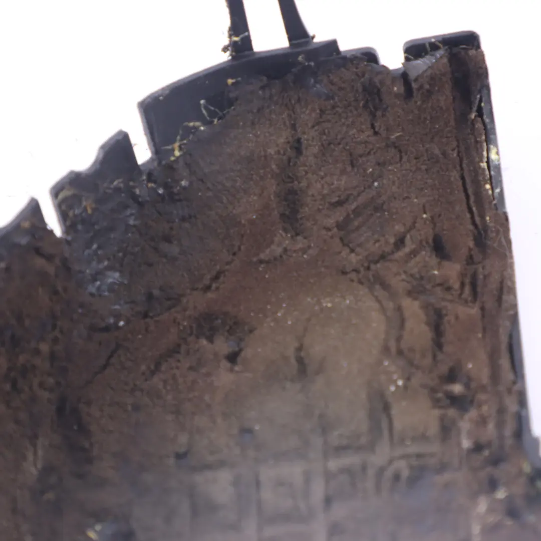 Benzinmotor Kompressor Abdeckung links für VW Touran 1T mit Teilenummer 03C145851K VW Touran 1T Benzinmotor Kompressor Abdeckung links - SKU 03C145851K - Teilenummer 03C145851K