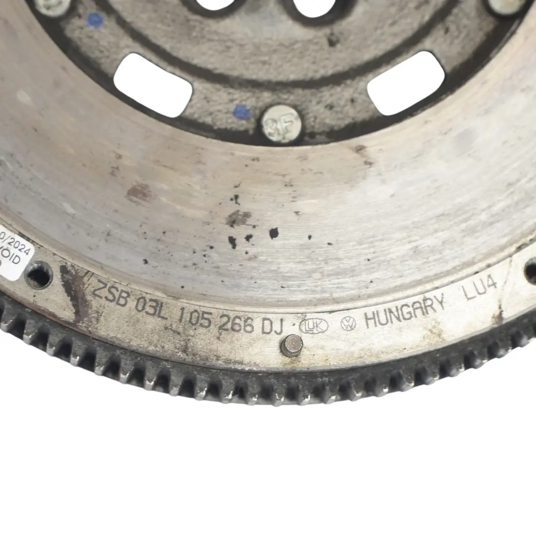 Koło Zamachowe Dwumasowe do VW Golf Mk7 Passat B7 Audi Q3 2.0 TDI o numerze 03L105266DJ VW Golf Mk7 Passat B7 Audi Q3 2.0 TDI Koło Zamachowe Dwumasowe - SKU 03L105266DJ - Numer Części 03L105266DJ