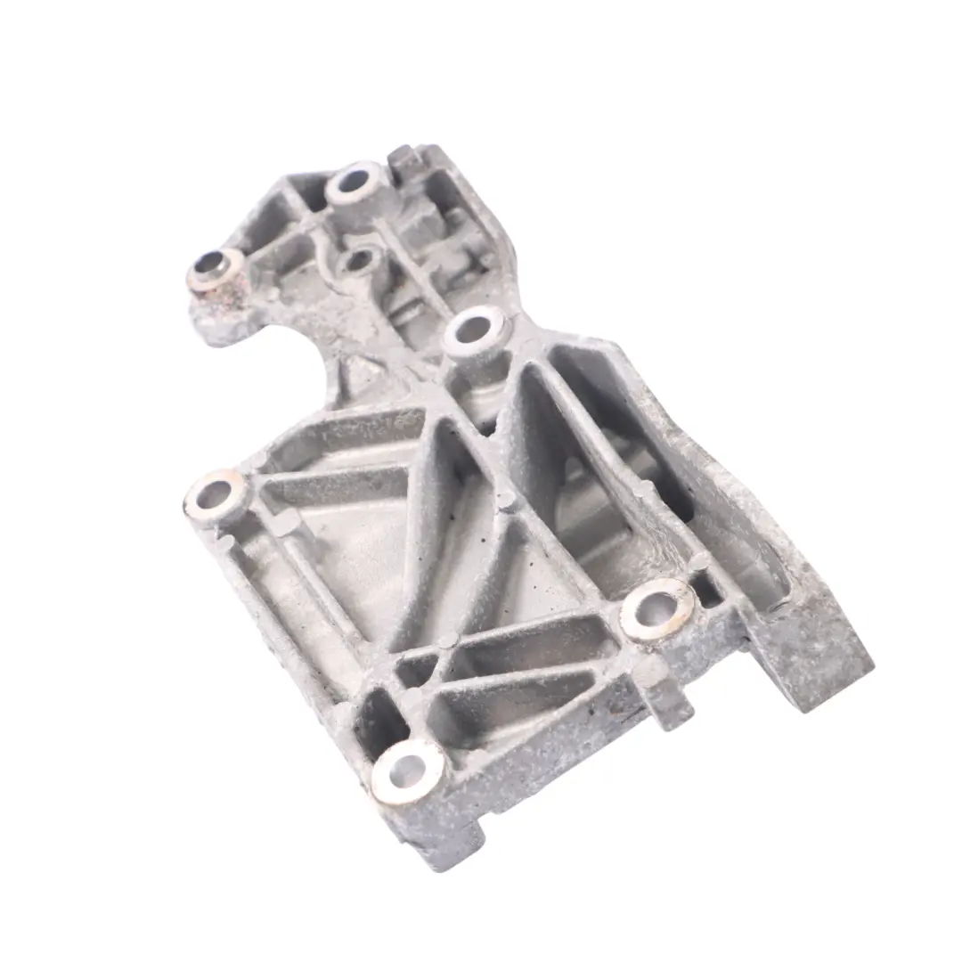 VW Volkswagen Polo 9N 1.4 TDI Alternador Soporte Portador - SKU 045903143E - Número de pieza 045903143E