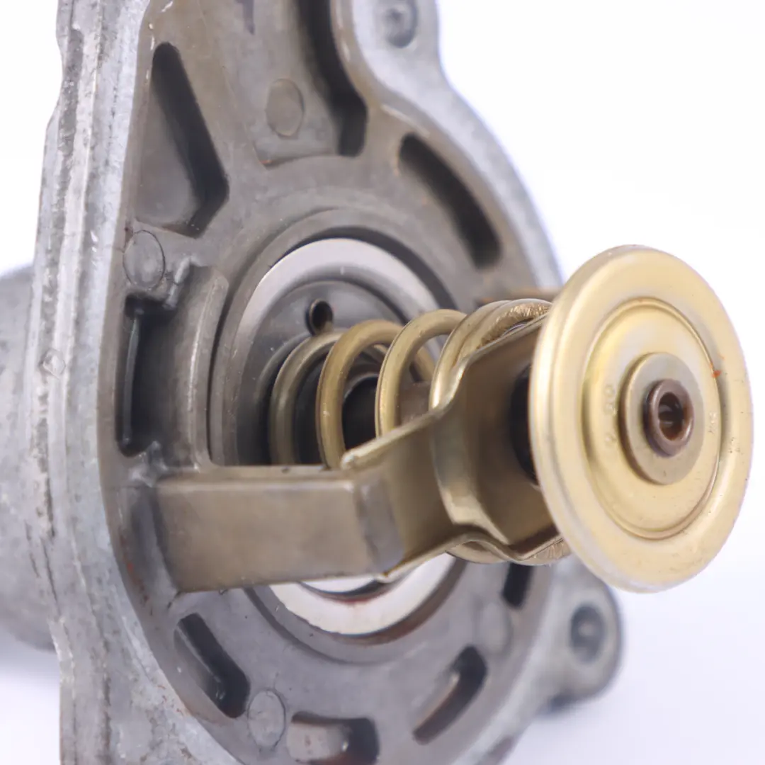 Audi Q7 4L 4.2 TDI Boîtier thermostat refroidissement l'eau moteur - SKU 057121111B - Numéro de pièce 057121111B