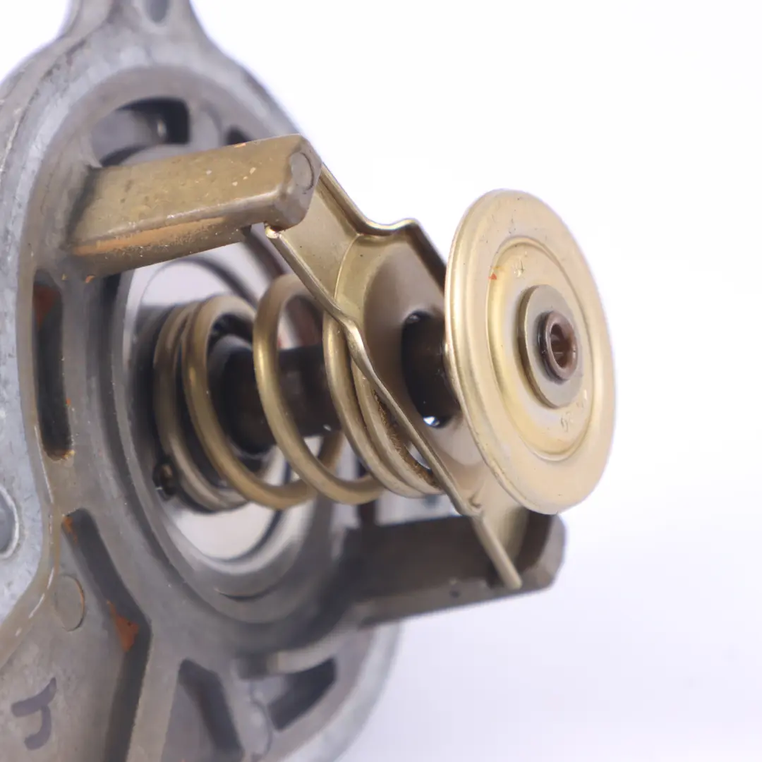 Audi Q7 4L 4.2 TDI Boîtier thermostat refroidissement l'eau moteur - SKU 057121111B - Numéro de pièce 057121111B