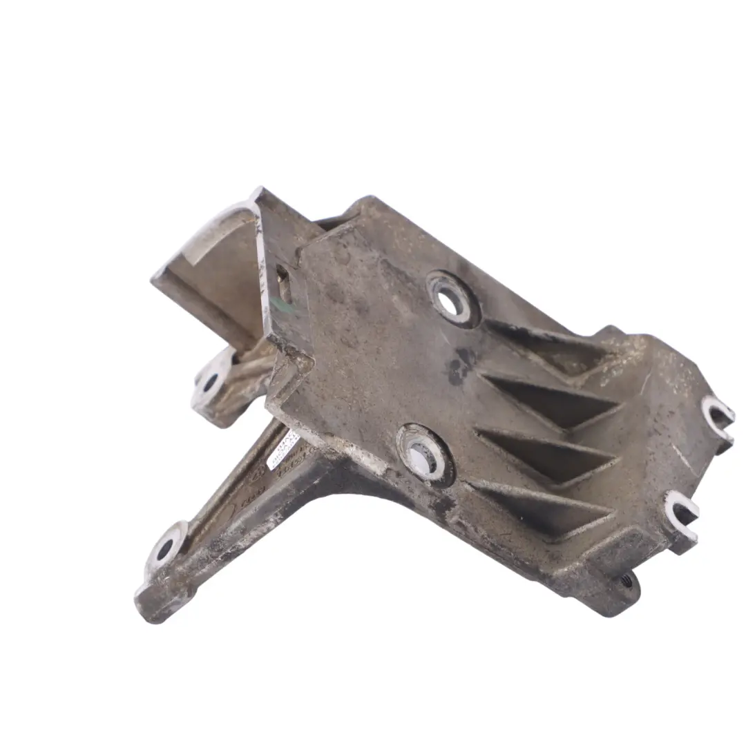 Support de pompe d'injection pour moteur diesel pour Audi Q7 4L 4.2 TDI à propos du numéro de pièce 057130147R Audi Q7 4L 4.2 TDI Support de pompe d'injection pour moteur diesel - SKU 057130147R - Numéro de pièce 057130147R