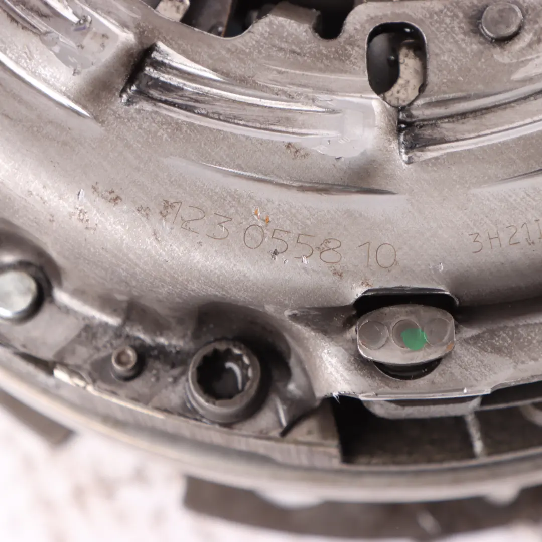 Mass Flywheel Clutch Kit Set to Audi A4 B8 3.0 TDI CAPA Dual Twin with Part number 0B4105266H Audi A4 B8 3.0 TDI CAPA Dual Twin Mass Flywheel Clutch Kit Set - SKU 0B4105266H - Part number 0B4105266H