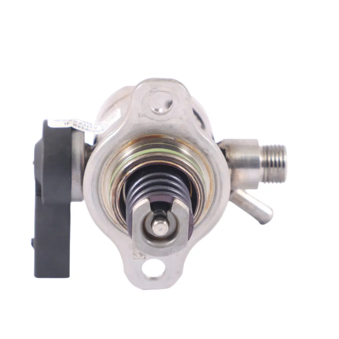 DFYA Bomba de combustible alta presión para VW Volkswagen Golf 8 1.5 eTSI con número de pieza 05E127027L VW Volkswagen Golf 8 1.5 eTSI DFYA Bomba de combustible alta presión - SKU 05E127027L - Número de pieza 05E127027L