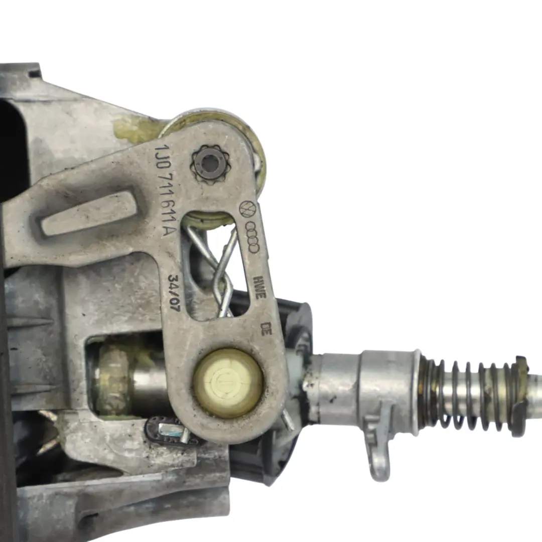 Schalthebelgestänge Mechanismus 5 Gang für Volkswagen New Beetle mit Teilenummer 1J0711061C Volkswagen New Beetle Schalthebelgestänge Mechanismus 5 Gang - SKU 1J0711061C - Teilenummer 1J0711061C