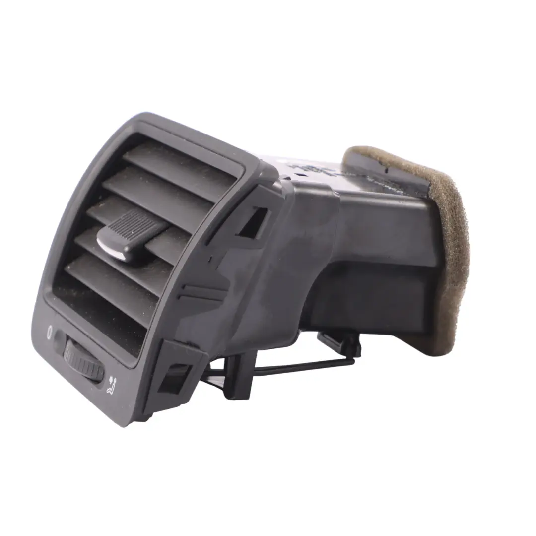 1K Bocchetta aria riscaldatore uscita Trim Griglia destra per VW Golf con numero di parte 1K0819704D VW Golf 1K Bocchetta aria riscaldatore uscita Trim Griglia destra - SKU 1K0819704D - Numero di parte 1K0819704D