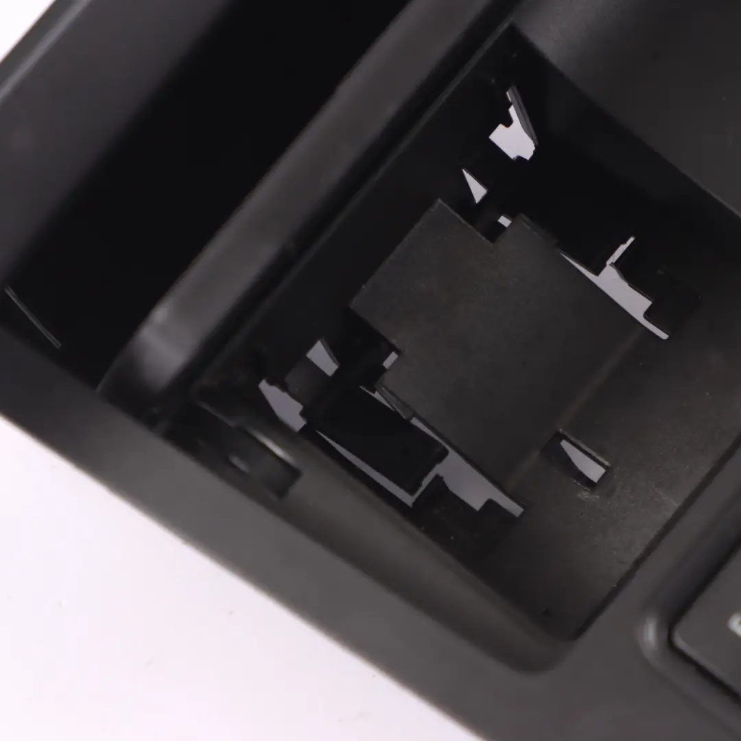 Vordere Mittelkonsole Tablett Ablagefach für VW Volkswagen Golf 5 mit Teilenummer 1K0857961 VW Volkswagen Golf 5 Vordere Mittelkonsole Tablett Ablagefach - SKU 1K0857961 - Teilenummer 1K0857961