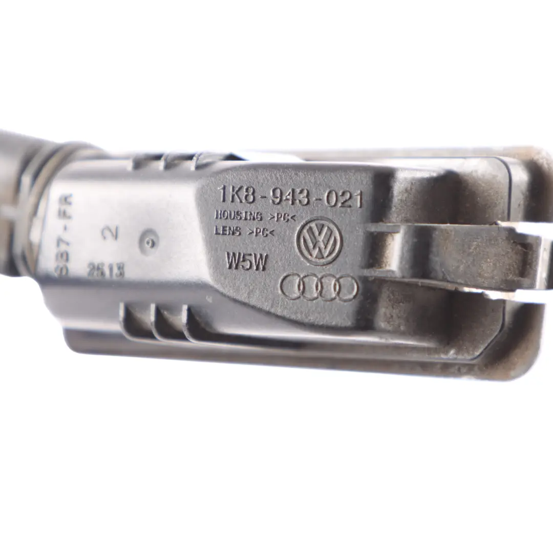 Lampe de la plaque d'immatriculation arrière pour Volkswagen Polo 6R à propos du numéro de pièce 1K8943021 Volkswagen Polo 6R Lampe de la plaque d'immatriculation arrière - SKU 1K8943021 - Numéro de pièce 1K8943021