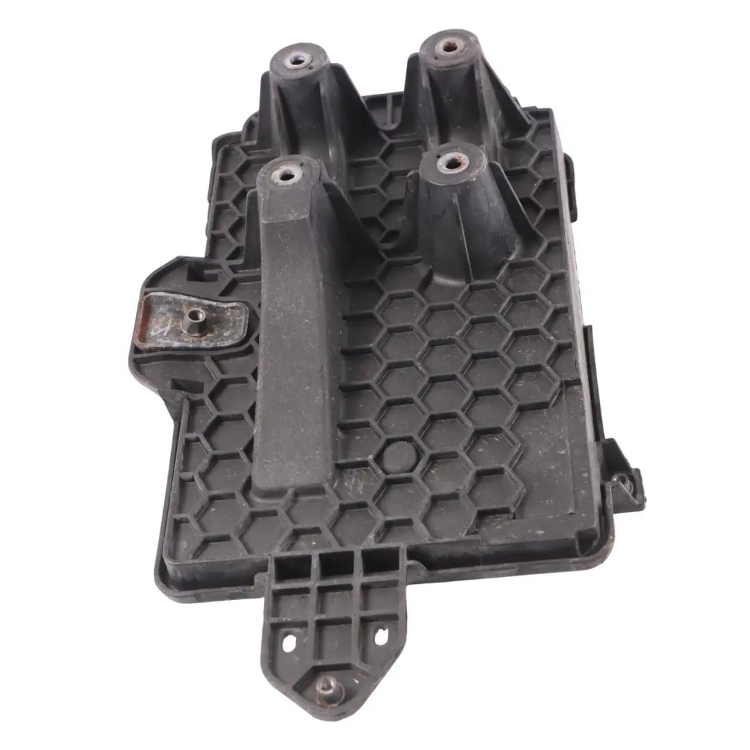 Uchwyt Podstawa Akumulatora do Volkswagen New Beetle o numerze 1Y0915333A Volkswagen New Beetle Uchwyt Podstawa Akumulatora - SKU 1Y0915333A - Numer Części 1Y0915333A