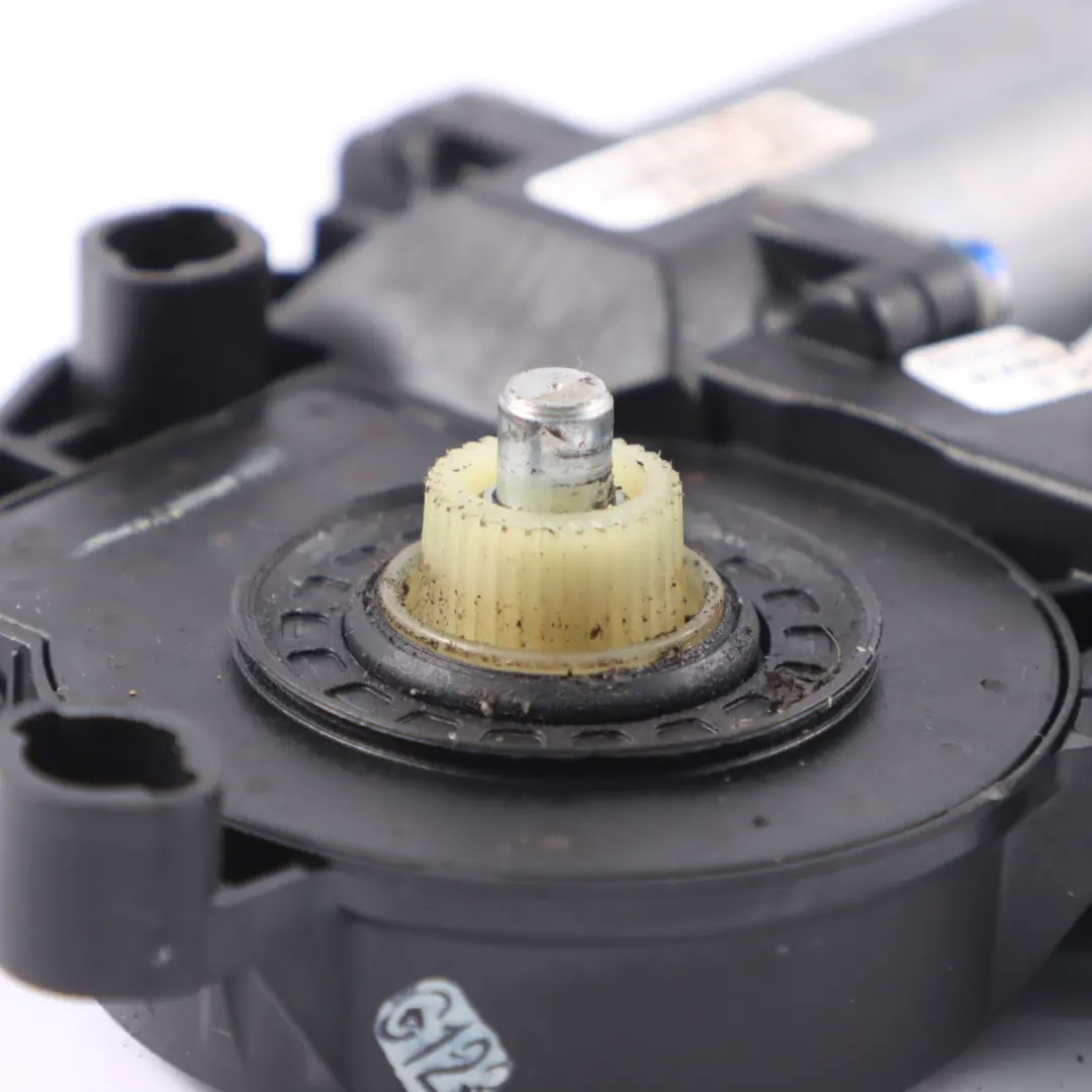 Window Lifter Motor Front Right O/S to Volkswagen New Beetle Cabriolet with Part number 1Y0959802C Volkswagen New Beetle Cabriolet Window Lifter Motor Front Right O/S - SKU RHD-1Y0959802C - Part number 1Y0959802C