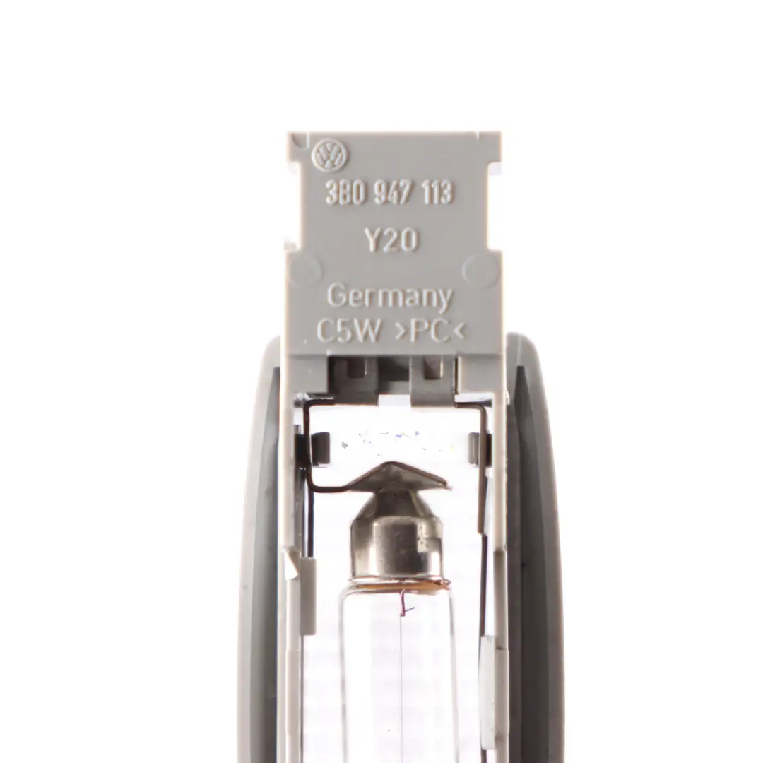 Lampa Lampka Podsufitki do VW Volkswagen Touran 1T o numerze 3B0947113 VW Volkswagen Touran 1T Lampa Lampka Podsufitki - SKU 3B0947113 - Numer Części 3B0947113