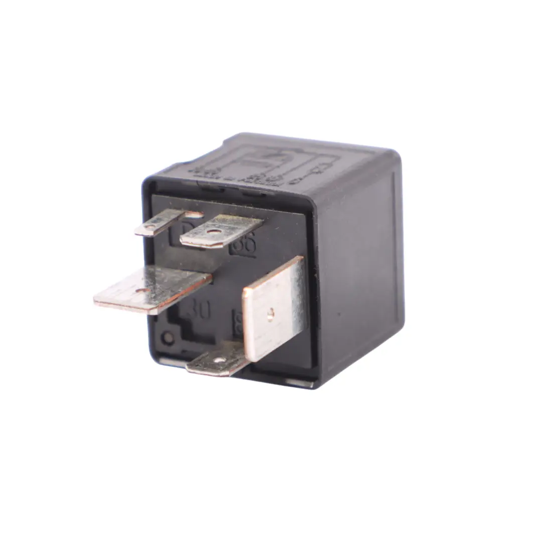 Relè nero 5 pin 12V 50A Set 433 per VW Volkswagen Audi Seat Skoda con numero di parte 3D0951253A VW Volkswagen Audi Seat Skoda Relè nero 5 pin 12V 50A Set 433 - SKU 3D0951253A - Numero di parte 3D0951253A