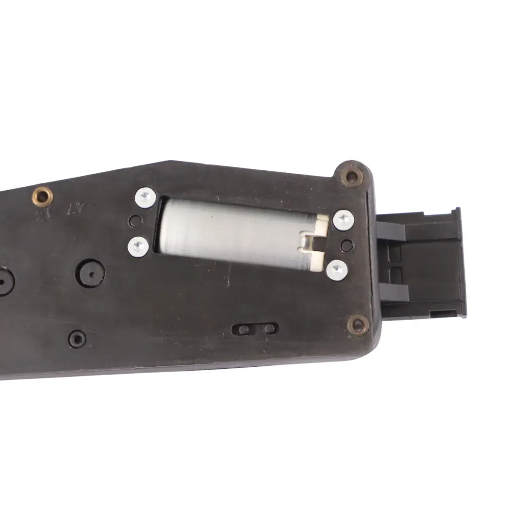 Audi Q5 8R Motor del cierre del portón trasero del maletero - SKU 4F9827383G - Número de pieza 4F9827383G