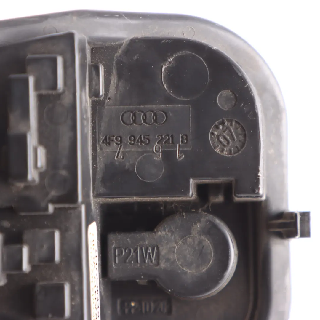 Hintere Glühbirnenhalterung Träger Links Außen für Audi A6 C7 mit Teilenummer 4F9945221B Audi A6 C7 Hintere Glühbirnenhalterung Träger Links Außen - SKU 4F9945221B - Teilenummer 4F9945221B
