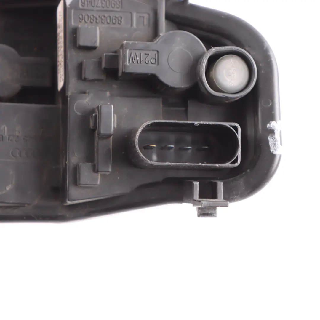 Hintere Glühbirnenhalterung Träger Links Außen für Audi A6 C7 mit Teilenummer 4F9945221B Audi A6 C7 Hintere Glühbirnenhalterung Träger Links Außen - SKU 4F9945221B - Teilenummer 4F9945221B